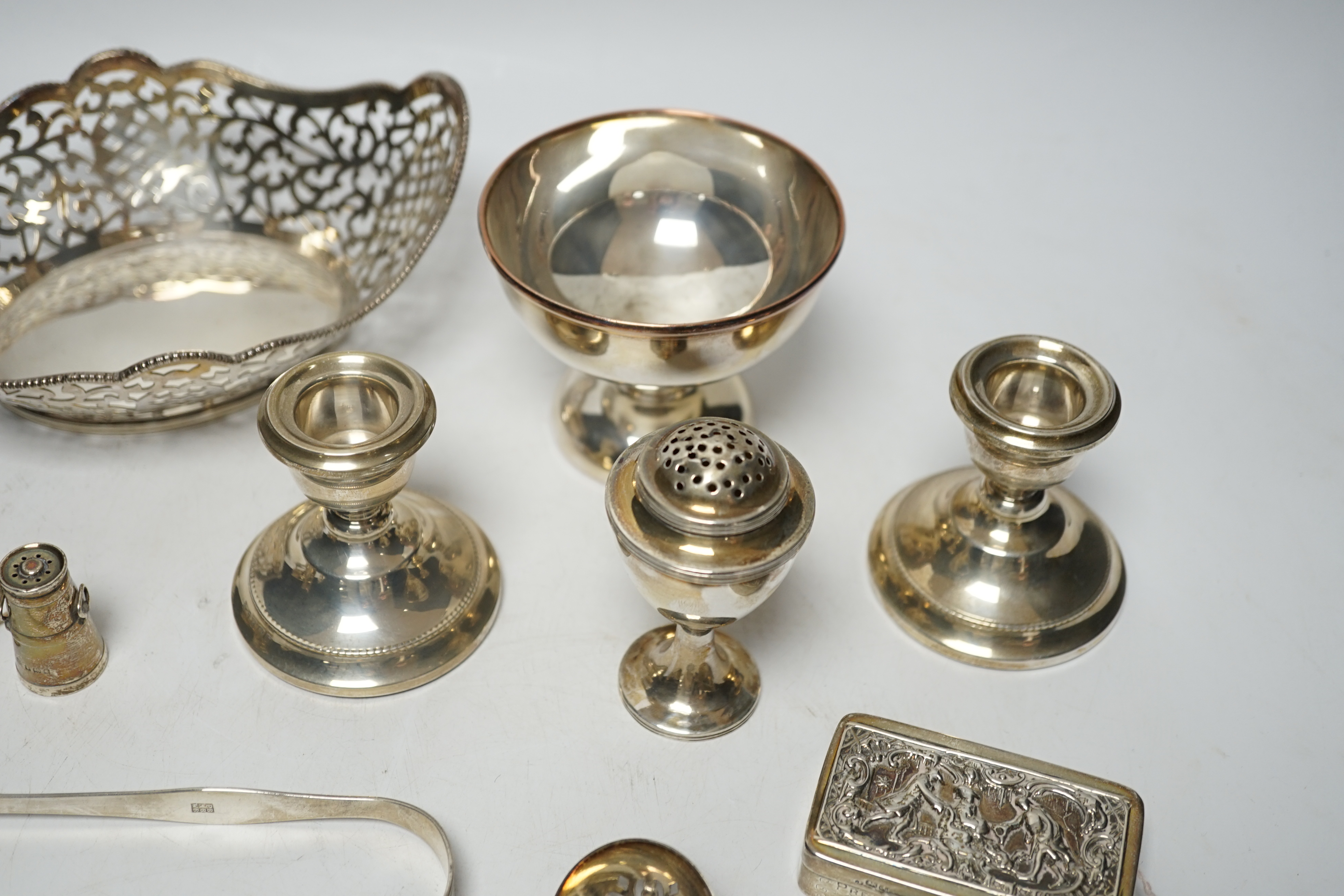 A small quantity of silver items to include a presentation snuff box, Chester, 1901, 69mm, vesta cases, condiments including 'milk churn' pepperette, George III vase shaped pepperette, ring box modelled as a coal scuttle